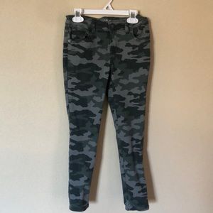 Camo Skinny Jeans with adjustable waist